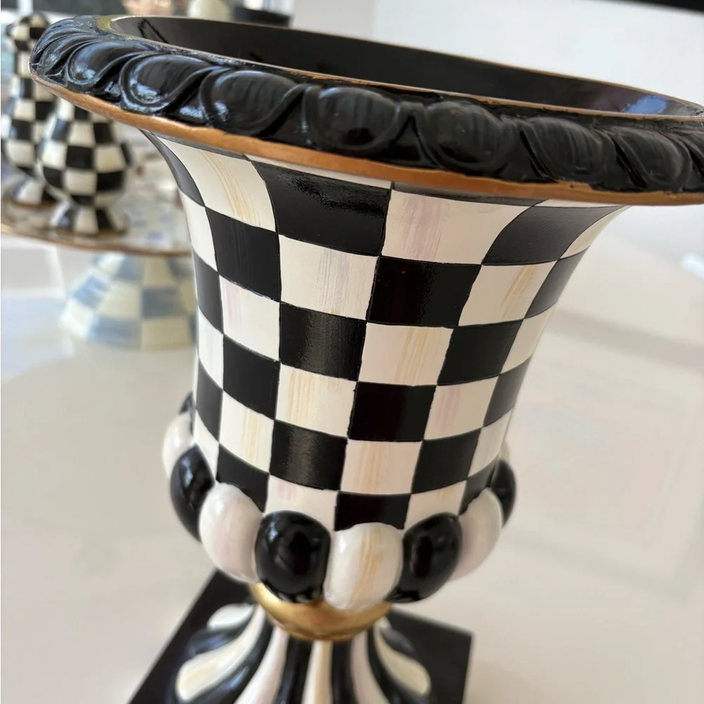 Mackenzie Childs Pedestal Urn courtly check blk/white - Picture 5 of 5